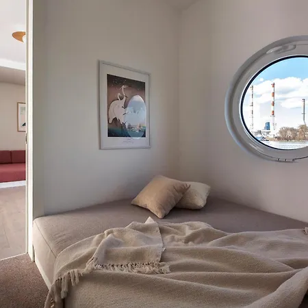 Kabina Splav Na Reci Savi - Floating House On Sava River *