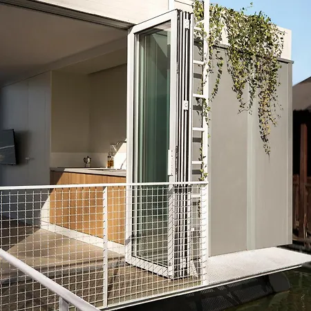 Botel Kabina Splav Na Reci Savi - Floating House On Sava River *